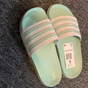Slides/flip flops